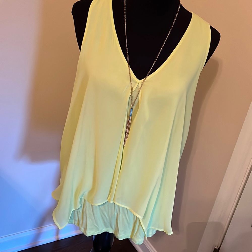 Gorgeous neon yellow flowy top, XL, with detached gold necklace, BCX brand